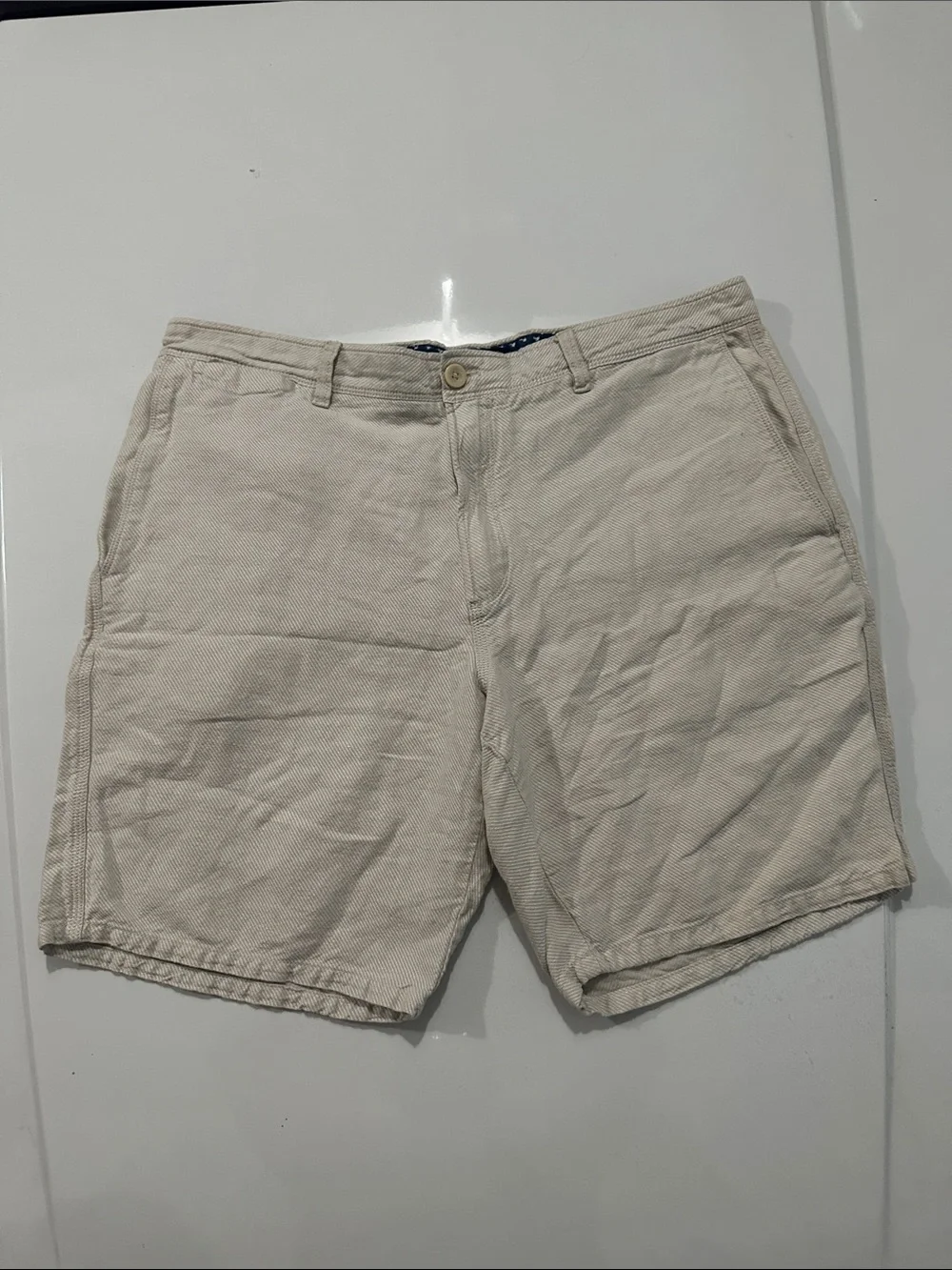 Banana Republic Men's Flat Front Shorts in Light Beige